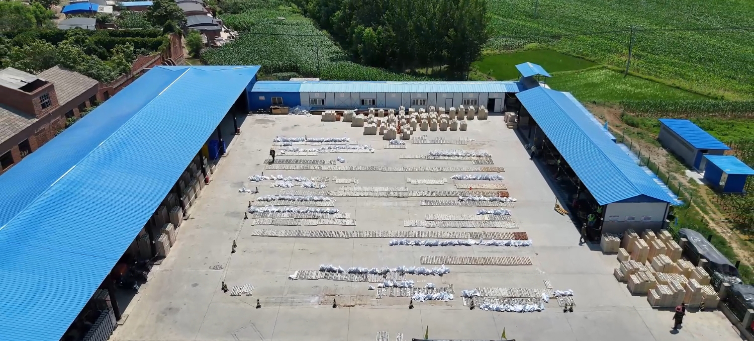 岩心存放厂.jpg 岩心存放厂.jpg